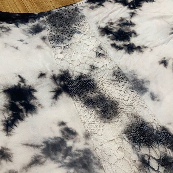 Tie Die 3/4 Sleeve Top EUC - Picture 6 of 6